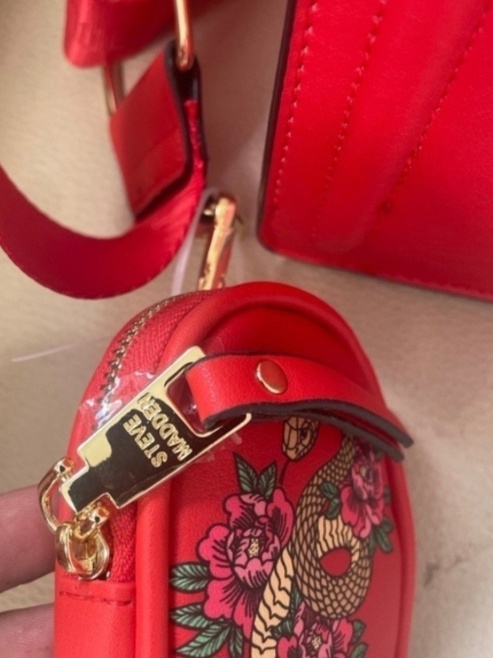 Steve Madden Red Snake & Floral Crossbody with Coin Pouch New Years - Picture 3 of 3